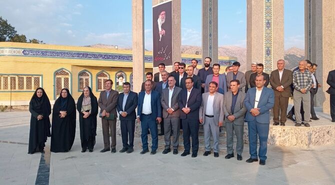 تجدید میثاق مسئولان با شهدای یاسوج با حضور مشاور وزیر در امور تشکل‌های دانش‌آموزی