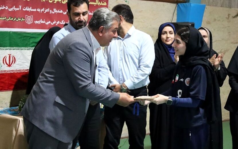 جلیل از ملی‌پوش هندبال قرچک پس از بازگشت از مسابقات قهرمانی آسیا