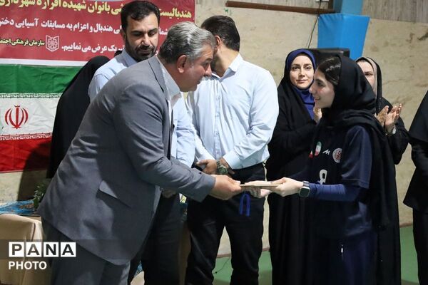 تجلیل از ملی‌پوش هندبال قرچک پس از بازگشت از مسابقات قهرمانی آسیا