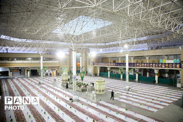 سفره افطاری حرم کریمه اهل بیت(س) در ماه ضیافت الهی