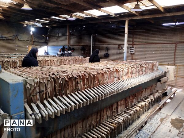 بازدید فرماندار  از شرکت زرین‌فلز کاشمر