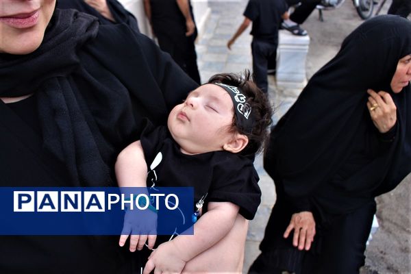 حضور پرشور کودکان قمی در دسته‌های عزاداری روز تاسوعا 