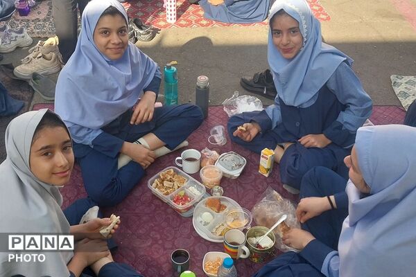استقبال دانش آموزان دبستان شهید مجید مجیدی از طرح «صبحانه سلامت»