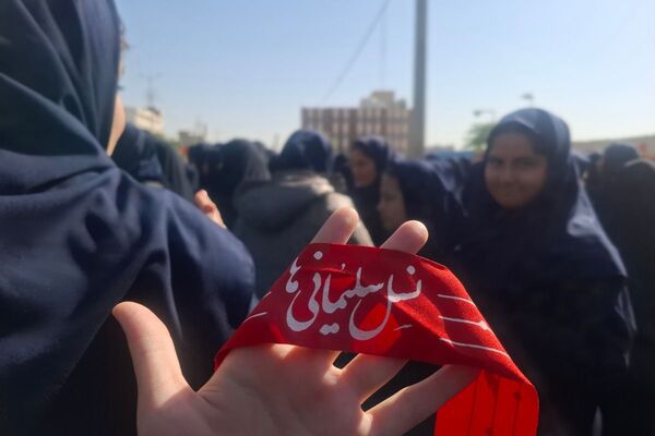 برگزاری مراسم راهپیمایی سیزده آبان با حضور دانش‌آموزان و مسئولین در ملارد