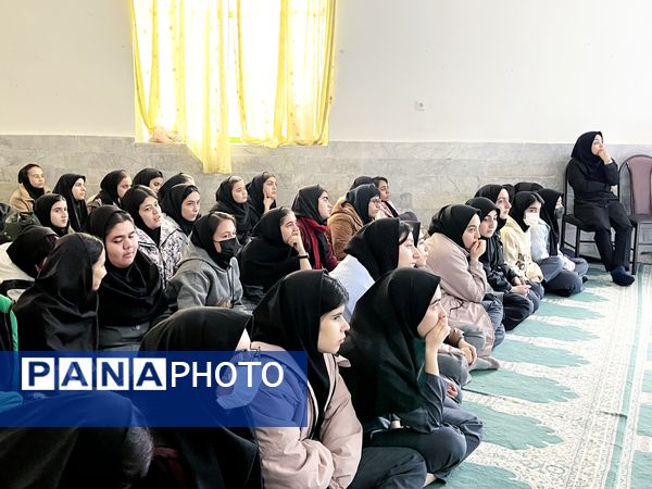 کارگاه آمادگی برای امتحانات نهایی در دبیرستان فاطمه الزهرا(س)