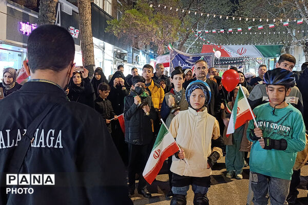  حضور فرهنگیان و دانش‌آموزان به‌مناسبت 12 فروردین ماه روز جمهوری اسلامی ایران 
