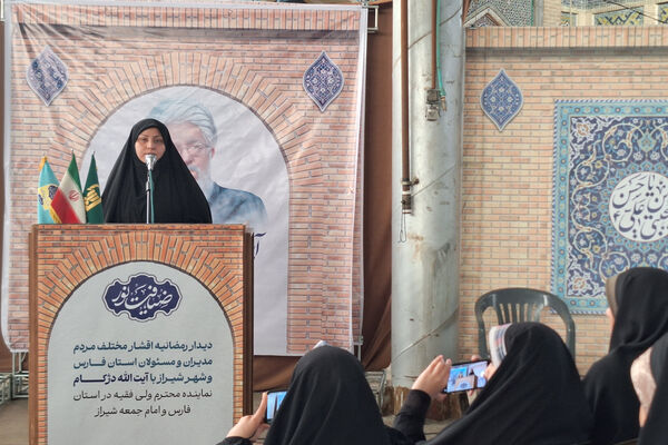 «ضیافت نور» دیدار رمضانی جمعی از بانوان شیراز ، با نماینده ولی فقیه در فارس