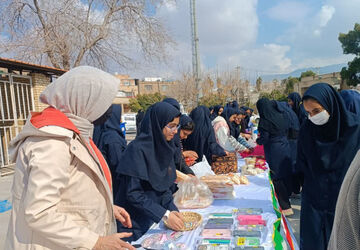 بازارچه غذا و صنایع دستی به مناسبت  دهه فجر در دبیرستان شاهد۱۶