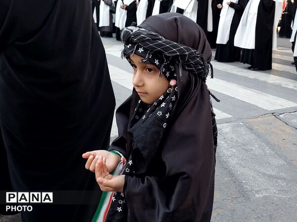حضوری از جنس نور در چهلم رهبر انقلاب