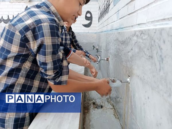 برپایی نماز جماعت ظهر و عصر در آموزشگاه شهید رجایی یک بجنورد