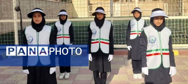 آیین نمادین نواختن زنگ انقلاب در دبستان حضرت آمنه (س)