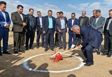 آیین کلنگ‌زنی هنرستان خیرساز هیأت‌امنایی در قرچک