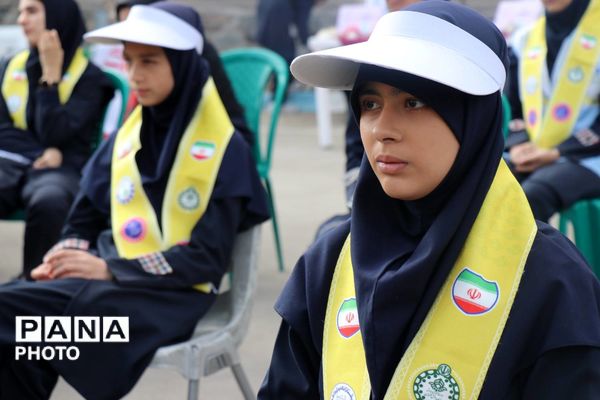 همایش «یاوران انقلاب» ناحیه ۶ مشهد در دبیرستان یاس ۲ 