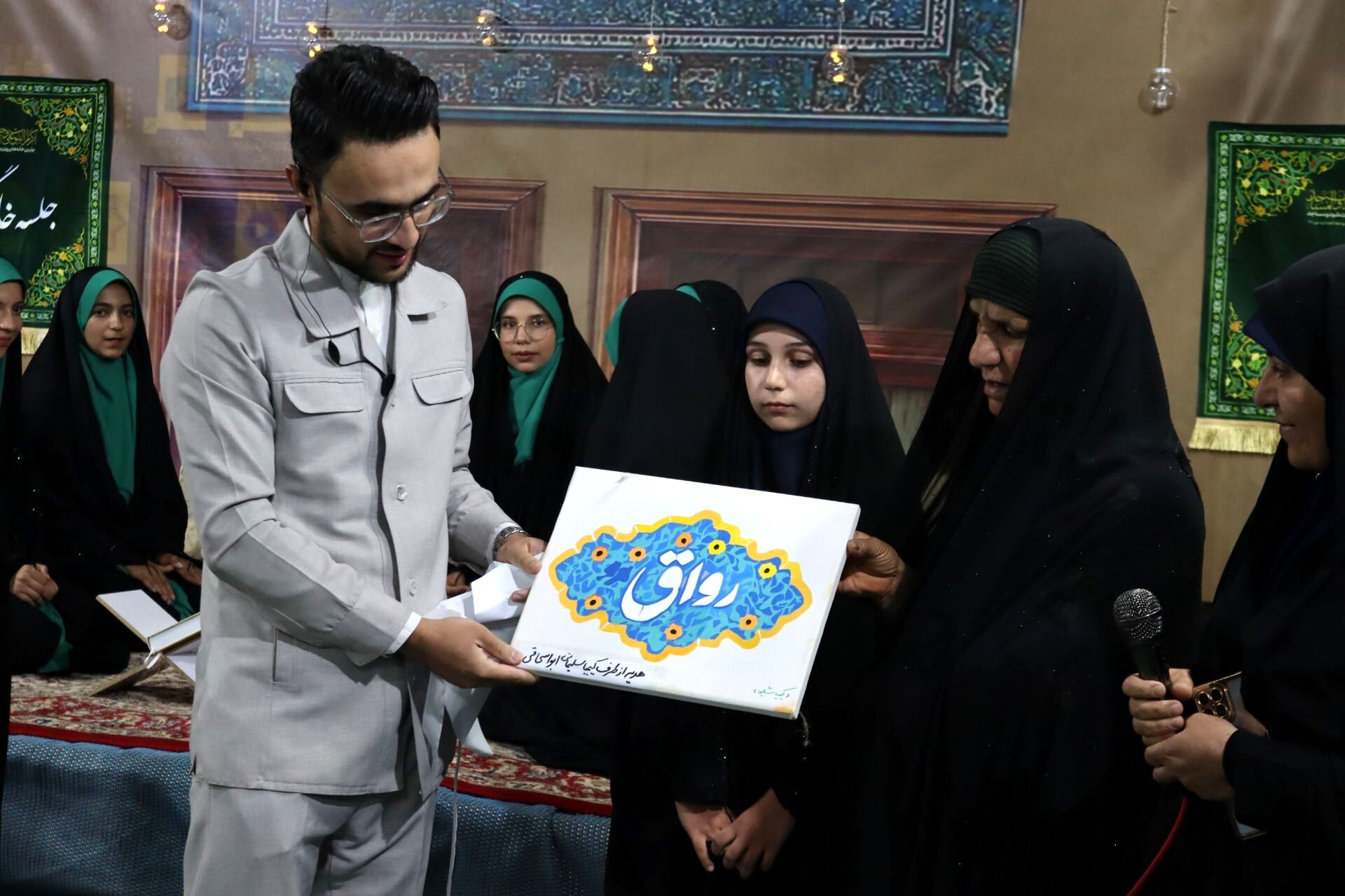 برنامه قرآنی «رواق» میزبان محفلی قرآنی