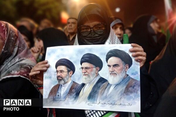 شور و حماسه  مردمی در شهرستان قرچک در شب صد و سوم