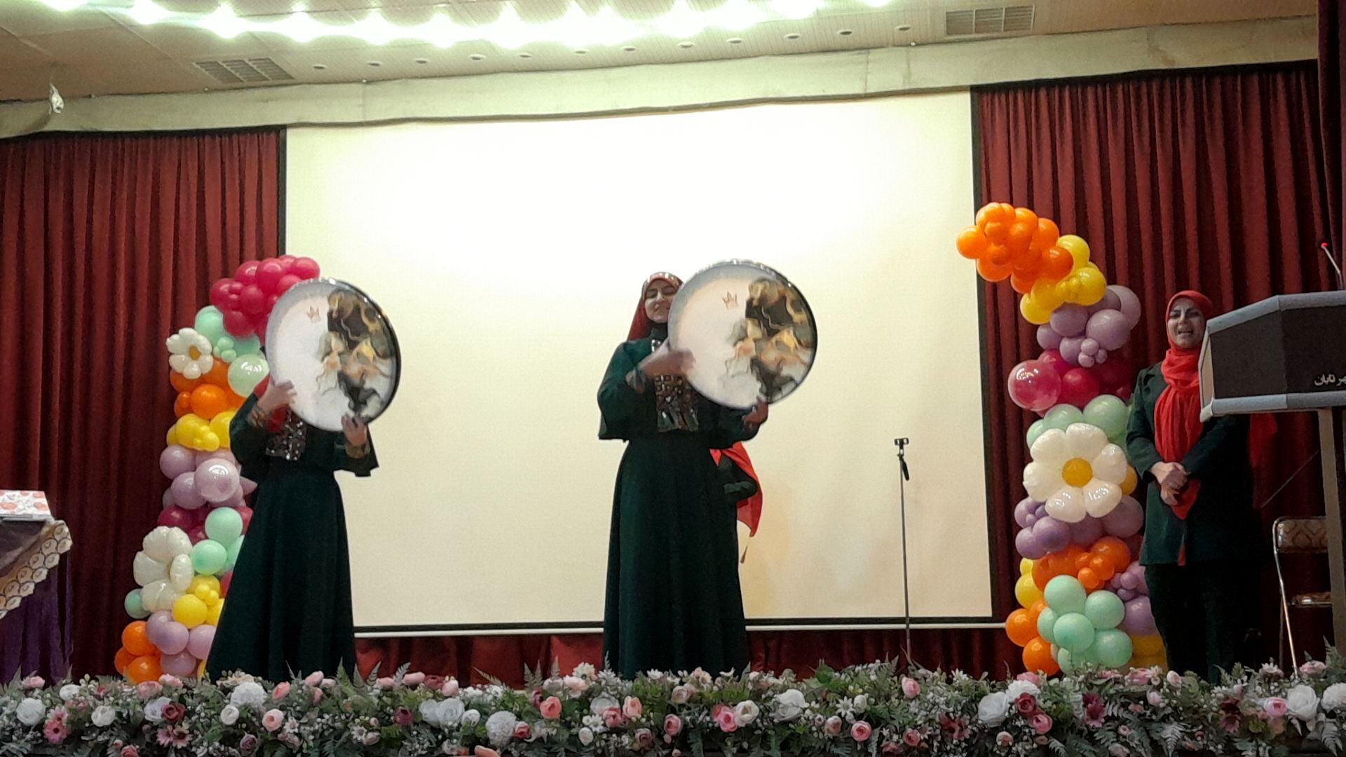 جشن نیمه شعبان و  گرامیداشت دهه فجر انقلاب اسلامی در کانون مهرتابان نیشابور