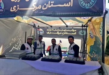 موکب «عشاق الحسین(ع)» در مسیر پیاده‌روی جاماندگان اربعین شازند 