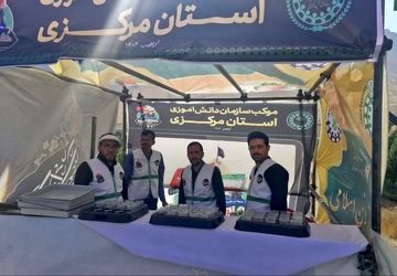 موکب «عشاق الحسین(ع)» در مسیر پیاده‌روی جاماندگان اربعین شازند 