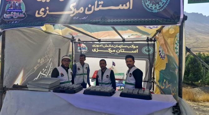 موکب «عشاق الحسین(ع)» در مسیر پیاده‌روی جاماندگان اربعین شازند 