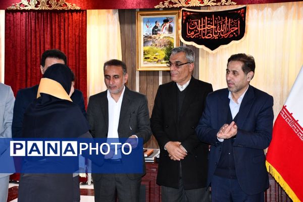 جلسه دانش‌آموزان نخبه عشایر فارس در طرح بنیاد پروفسور مهبودی