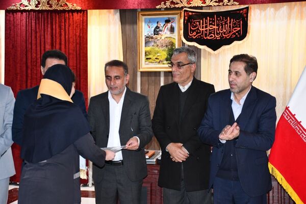 جلسه دانش‌آموزان نخبه عشایر فارس در طرح بنیاد پروفسور مهبودی