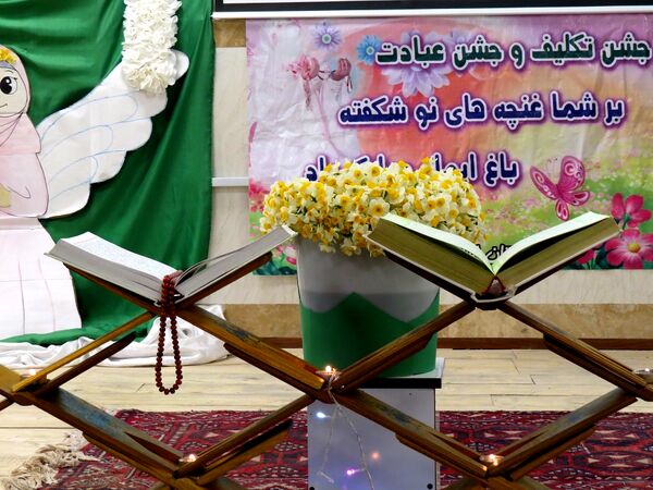 نواختن زنگ جشن نیکوکاری در دبستان امام خمینی(ره) بجنورد