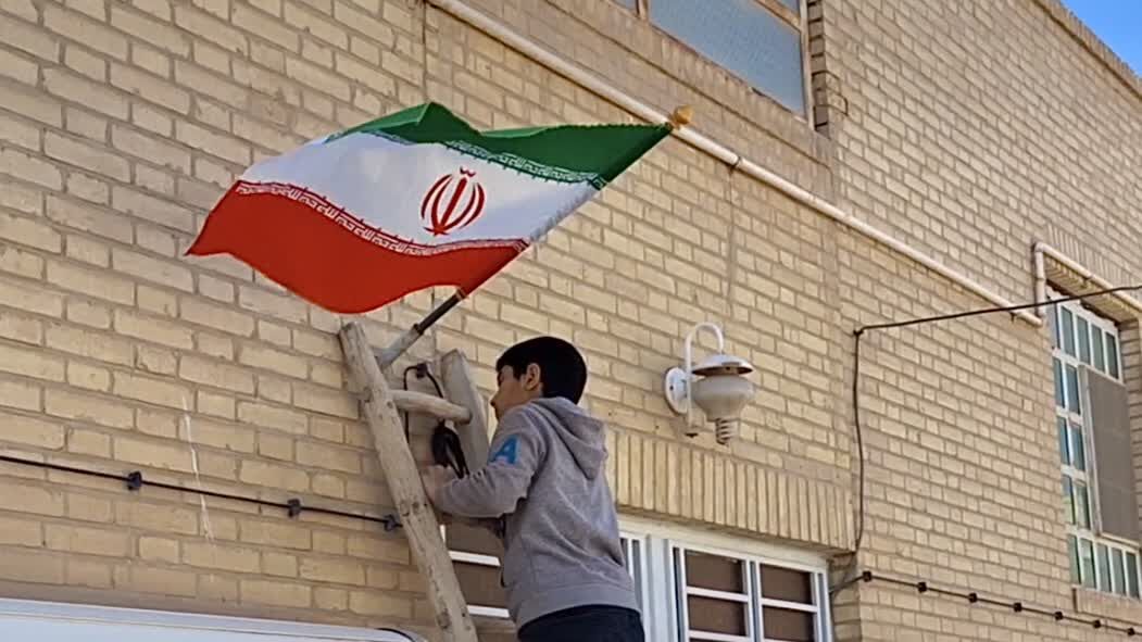 کوچه‌ای که با انقلاب نفس می‌کشد