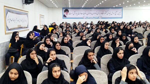 برگزاری همایش ویژه دانش آموزان کنکوری در خلیل آباد 