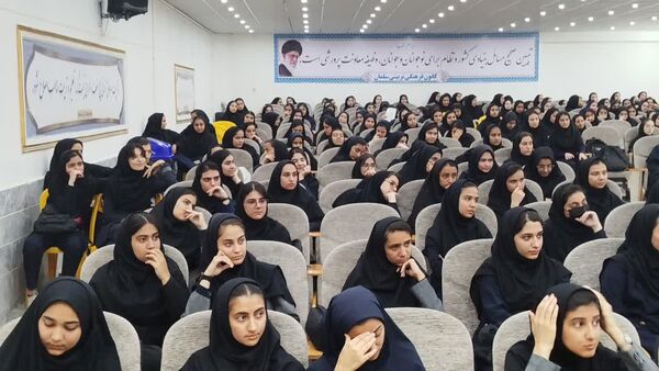 برگزاری همایش ویژه دانش آموزان کنکوری در خلیل آباد 