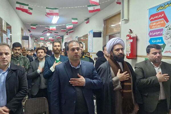 بیعت نوجوانان مدرسهٔ امام خمینی (ره) قرچک با آرمان‌های امام راحل در چهل و هفتمین جشن پیروزی انقلاب 