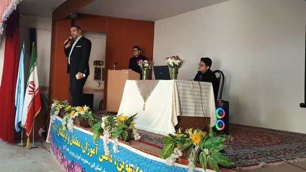 تجلیل از رتبه‌های برتر کنکور سراسری دبیرستان شهید سلطانی ۴ 