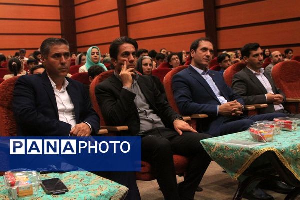 تجلیل از پسران آینده‌ساز بهارستانی