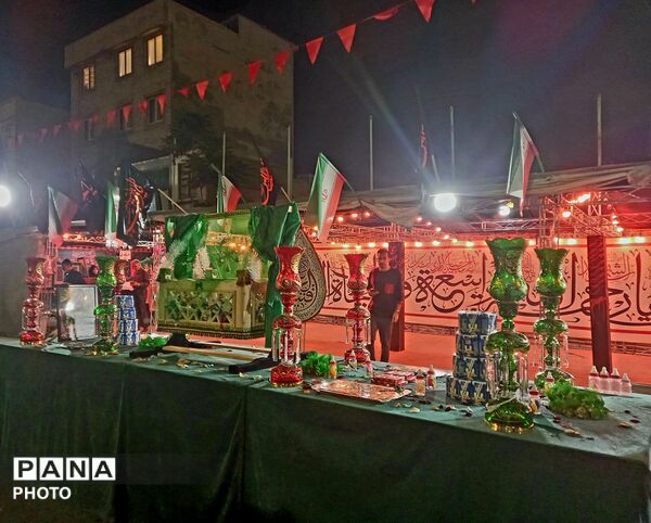 حضور پرشور مردم  در مراسم عزاداری اباعبدالله الحسین