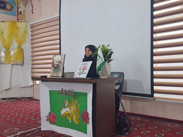 بازدید مادر شهید از مدرسه شاهد تکتم 