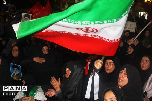 شبِ اشک و عرفان در حسینیه امام خمینی
