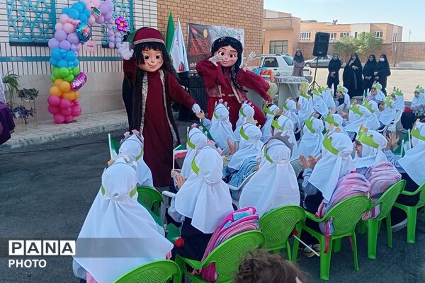 جشن «شکوفه‌های بهشتی» در دبستان محدثه شاهد ورامین