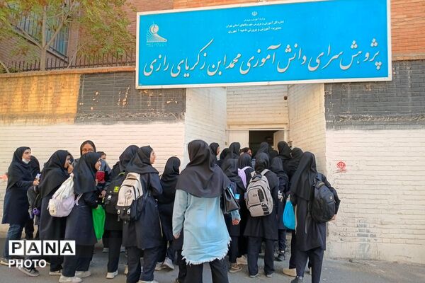 بازدید دبیرستان عفت آهنگری از پژوهش سرای زکریای رازی