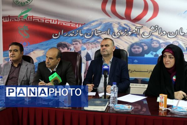 تقدیر از طلایه‌داران آگاهی در مازندران 