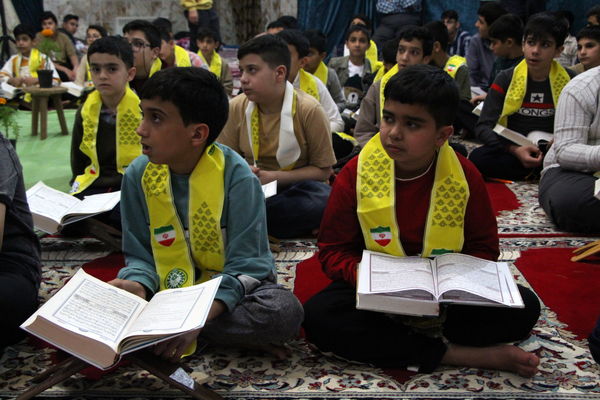 مراسم معنوی اعتکاف دانش‌آموزان پسر یزدی در فهرج