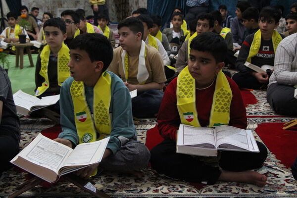 مراسم معنوی اعتکاف دانش‌آموزان پسر یزدی در فهرج