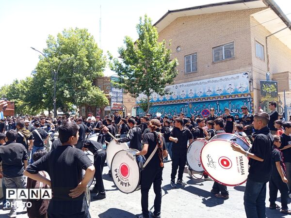 نوای طبل و سنج در هیأت علی اصغری کاشمر پیچید