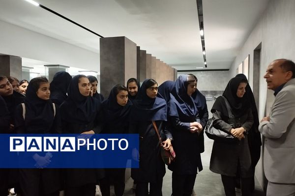 بازدید دانش‌آموزان ناحیه 2 بهارستان از کارخانه سرم‌سازی رازی