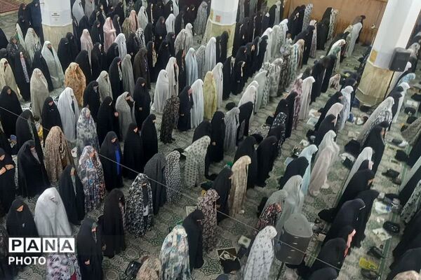  نماز جمعه در صحن مطهر امامزاده جعفرابن موسی الکاظم پیشوا