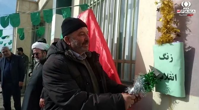 طنین زنگ انقلاب در مدارس شهید بینائیان و دبیرستان ۱۵ خرداد دامغان 