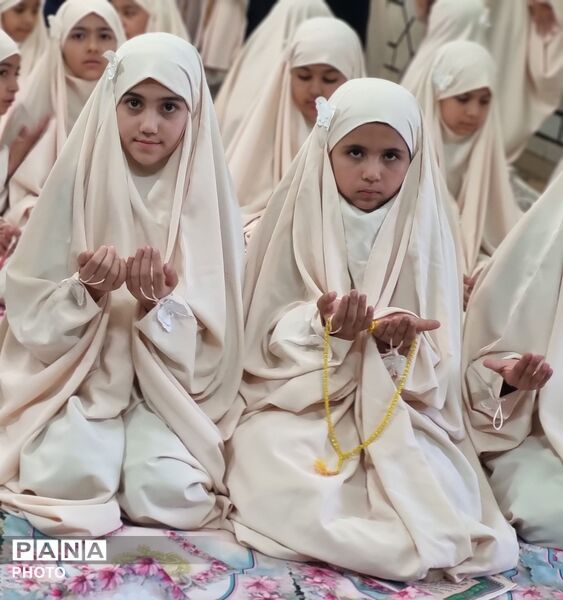 جشن تکلیف دانش آموزان پایه سوم دبستان شاهد  سجادی در امامزاده محروق 