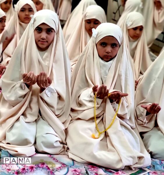 جشن تکلیف دانش آموزان پایه سوم دبستان شاهد  سجادی در امامزاده محروق 