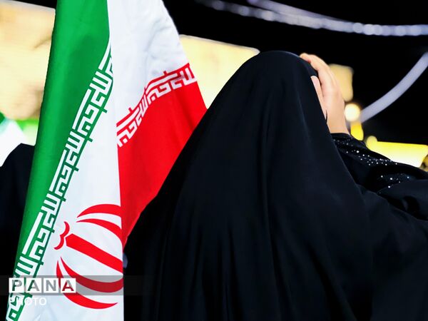 ایستادگی با چاشنی وحدت