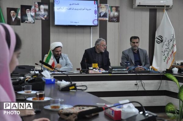 نشست خبری اصحاب رسانه به میزبانی مدیریت آموزش و پرورش کردکوی 