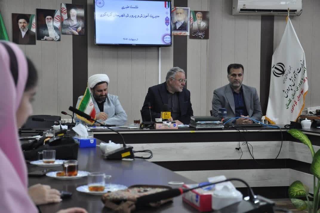 نشست خبری اصحاب رسانه به میزبانی مدیریت آموزش و پرورش کردکوی 