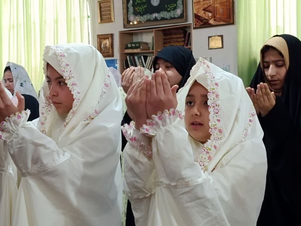 اولین روز اعتکاف دانش‌آموزان در فاروج 